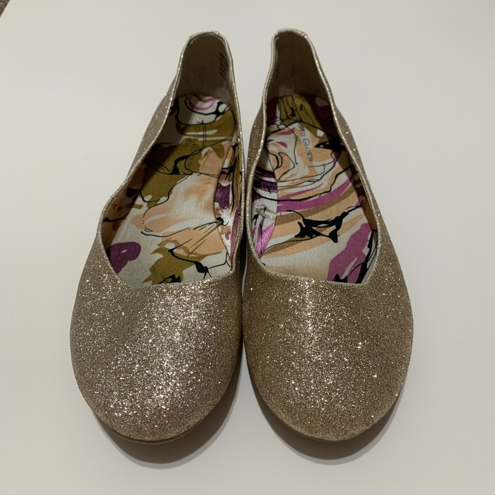 Women’s gold glitter flats